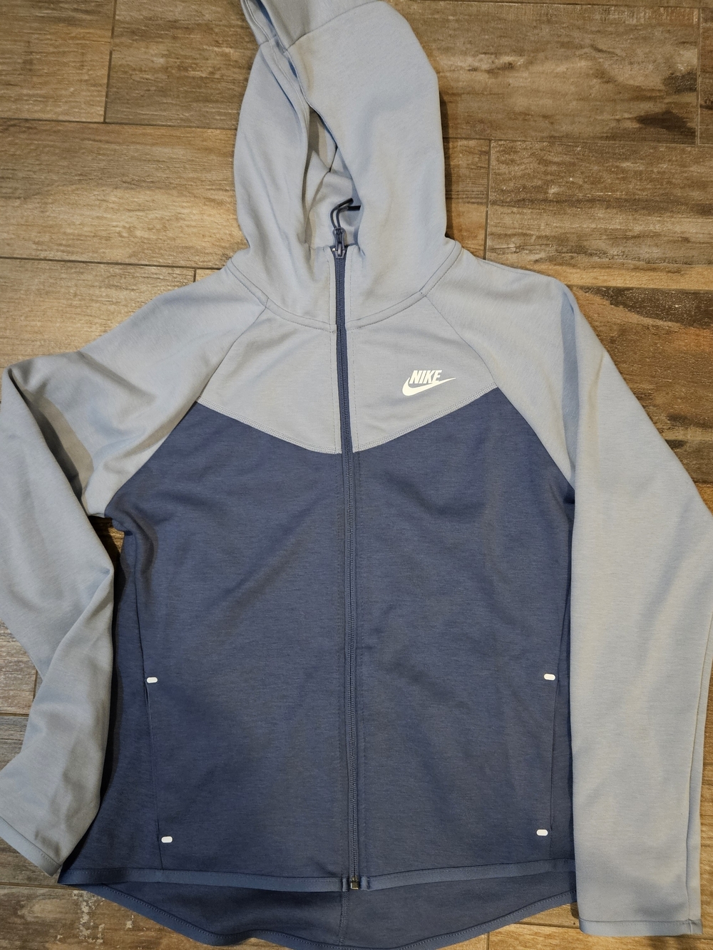 Nwot Nike windrunner Tech Fleece Size Medium
